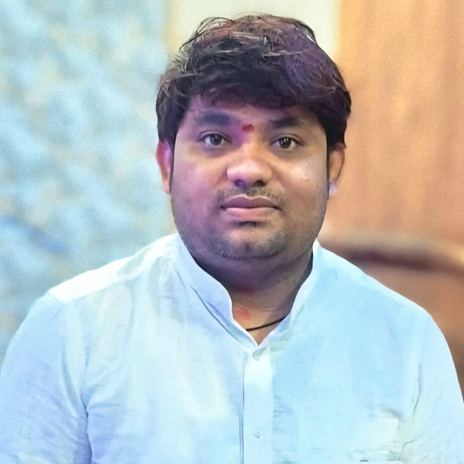  Director 